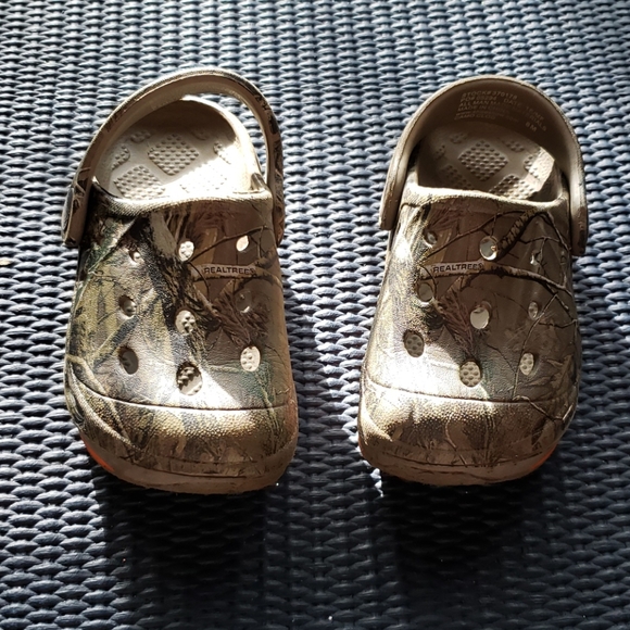 ⭐ Realtree Kids Crocs - Picture 1 of 4